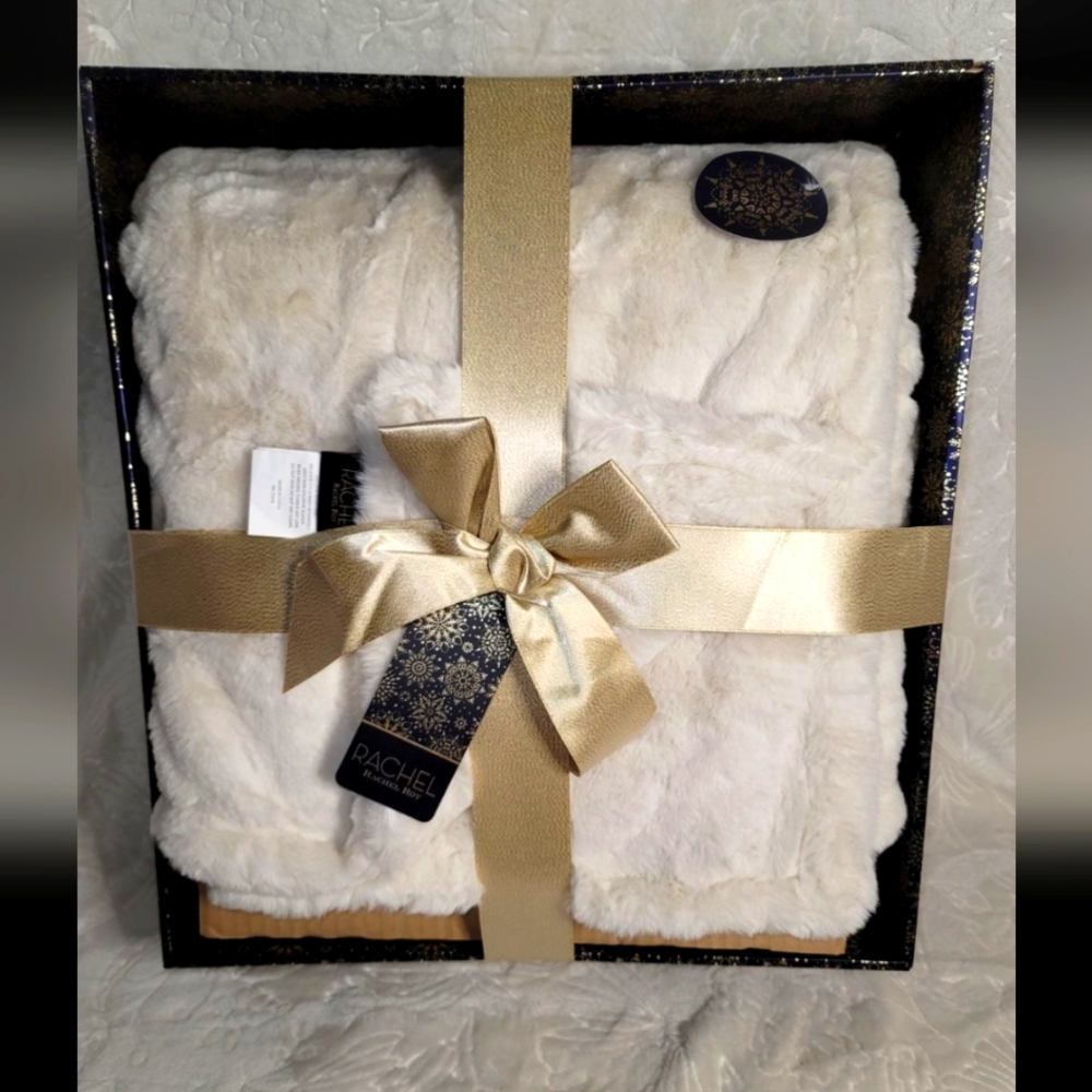 SOLD!! Rachel Rachel Roy Double Sided Faux Fur Throw Blanket with Gift Box